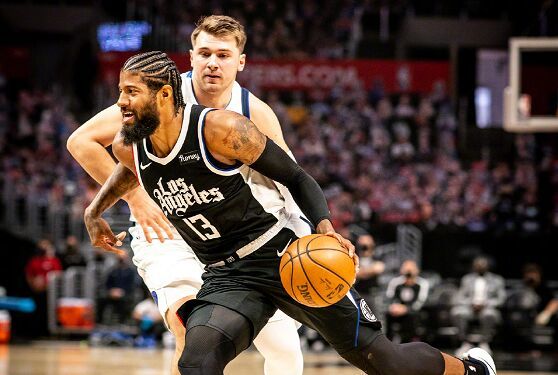  东契奇末节独揽15分，独行侠加时险胜快船显巨星本色